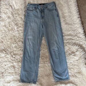 Hollister’s size 3long light wash jeans